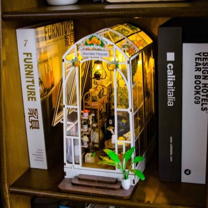 2Kids Παιχνίδια - Μινιατούρα Σπιτιού Κήπου 2xAAA