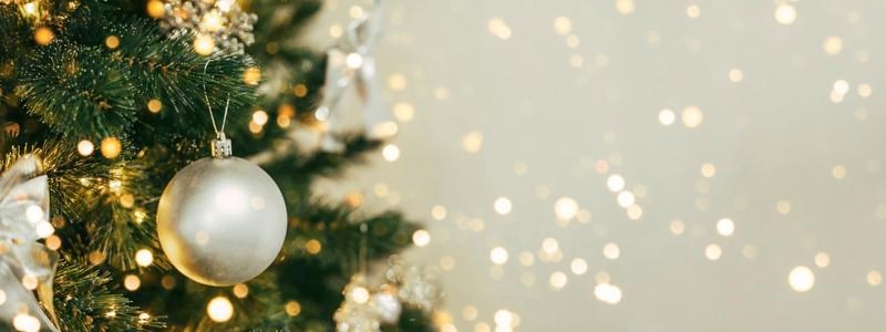 Τεχνητό Χριστουγεννιάτικο δέντρο. Απολάυστε μια χριστουγεννιάτικη ατμόσφαιρα χωρίς άγχη και έγνοιες.