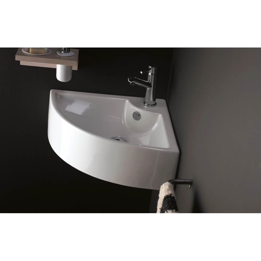 Bathco 0043 - Γωνιακός επίτοιχος νιπτήρας OPORTO 64,5x47 cm πορσελάνη/λευκό