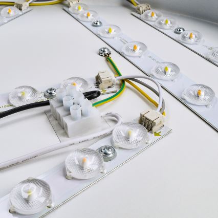 Brilagi - Ρυθμιζόμενο LED οροφής φωτιστικό POOL SMART LED/48W/230V 40 εκ. 3000-6000K Wi-Fi Tuya + τηλεχειριστήριο λευκό