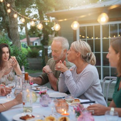 Brilagi - LED εξωτερική διακοσμητική γιρλάντα GIRLANDA 10xE12/0,6W/230V 8m μαύρη IP44 θερμό λευκό