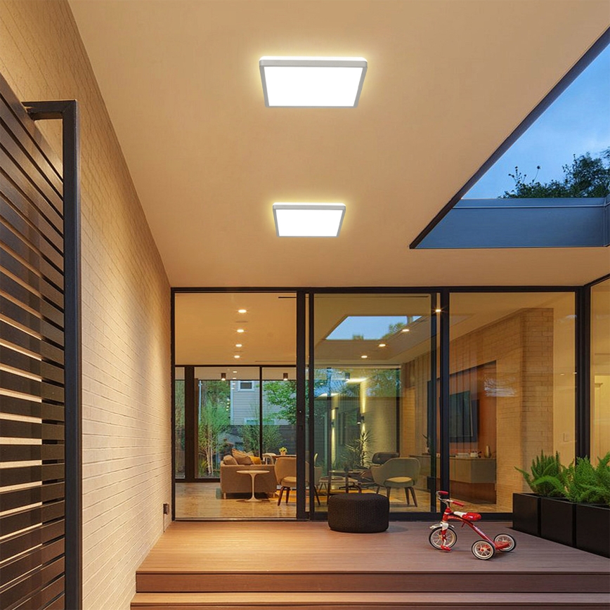 Brilagi - LED φωτιστικό οροφής μπάνιου ULTRA SLIM LED/18W/230V 30x30 cm ασημί IP54