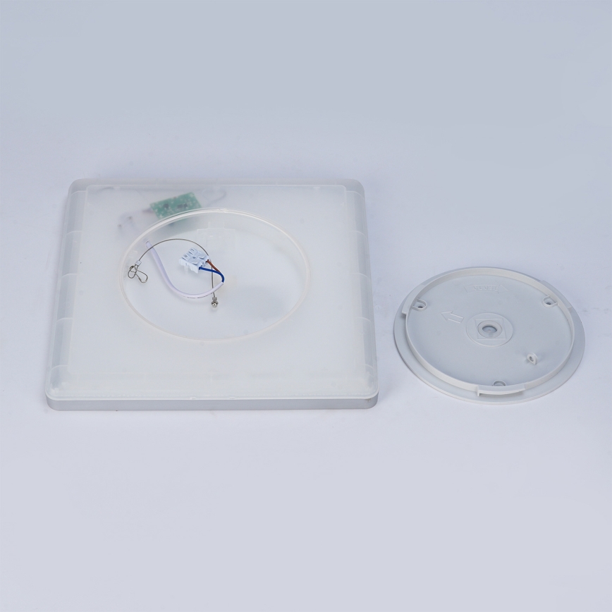 Brilagi - LED φωτιστικό οροφής μπάνιου ULTRA SLIM LED/18W/230V 30x30 cm ασημί IP54