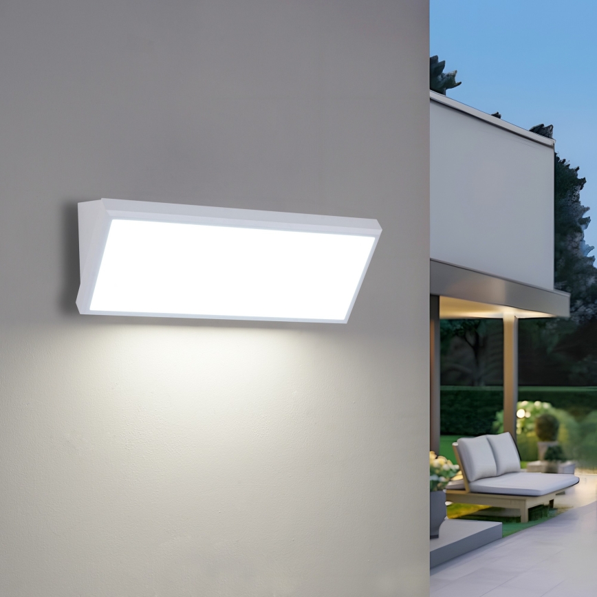 Brilagi - LED εξωτερικό επιτοίχιο φωτιστικό TRIANGLE LED/42W/230V 3000/4000/6500K 45 cm λευκό IP65