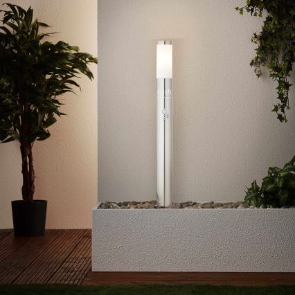 Brilliant - Εξωτερική λάμπα LED με αισθητήρα LEIGH LED/0,9W/230V + 1xE27/11W 80 cm IP44 γυαλιστερό χρώμιο