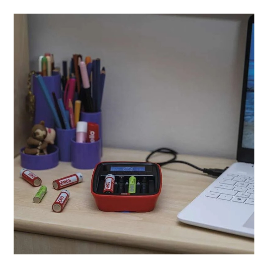 Φορτιστής μπαταρίας με οθόνη LCD 4xAA/AAA 5V