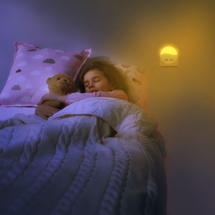 Φωτάκι νυκτός πρίζας LED με αισθητήρα σούρουπου 2xUSB LED/0,45W/230V 3000K