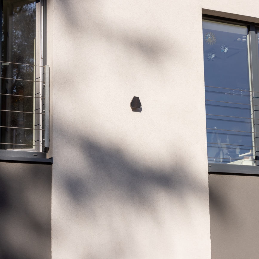 LED Ηλιακό Επιτοίχιο Φωτιστικό με Αισθητήρα LED/2W/5V IP54 1300 mAh