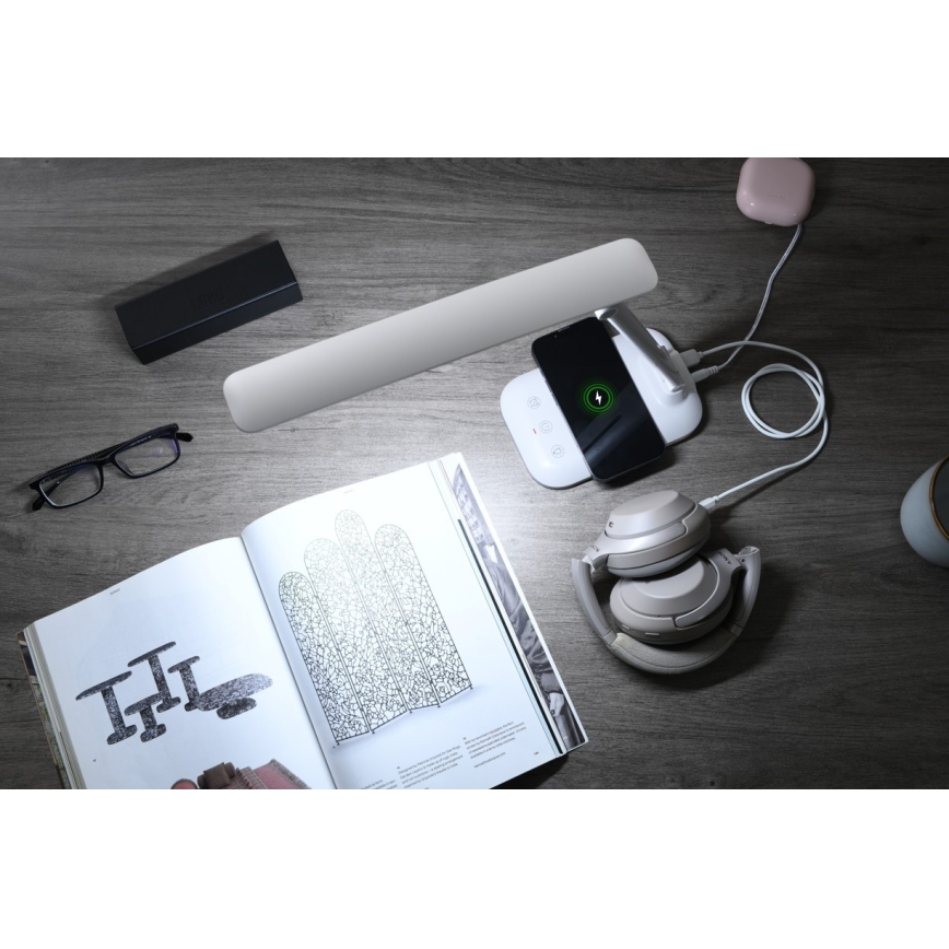 Ρυθμιζόμενη επιτραπέζια λάμπα LED με ασύρματη φόρτιση QI και θύρα USB LUMI LED/7W/230V, λευκή