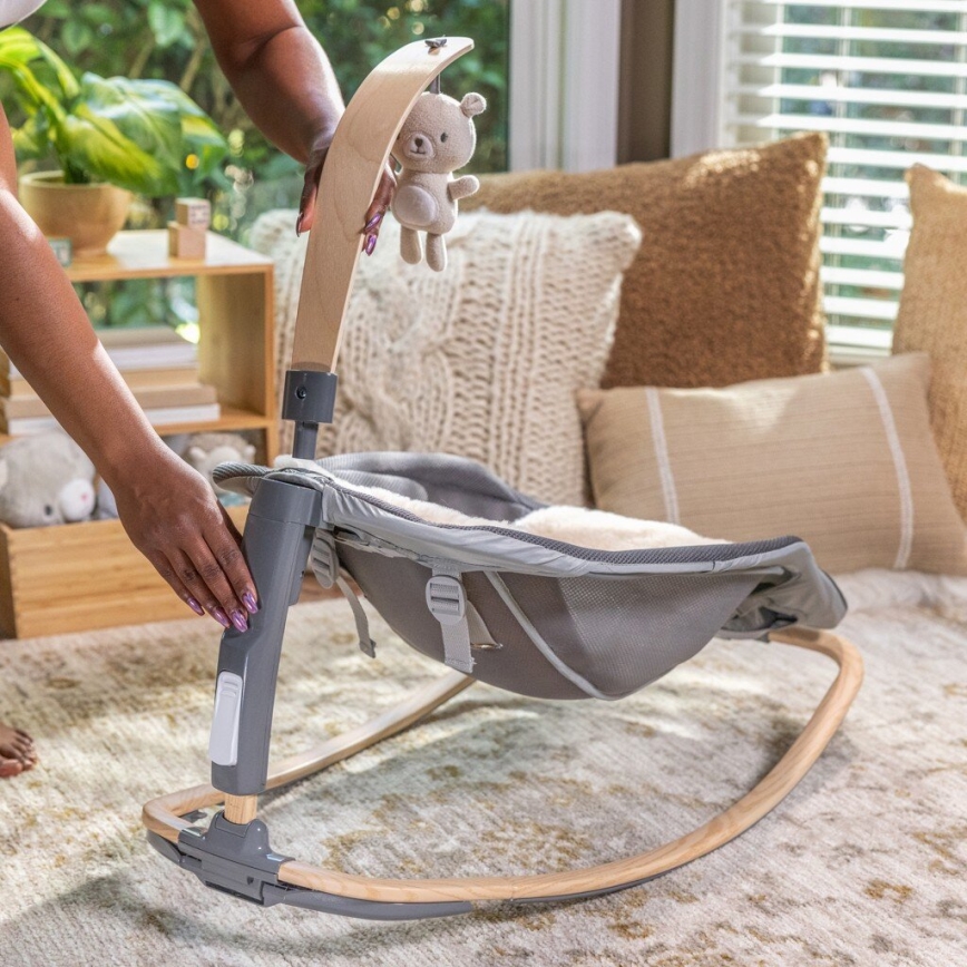 Ingenuity - Παιδικό κουνιστό κρεβατάκι με δόνηση και μελωδία EVERY SEASON WESLEY 3xC γκρι