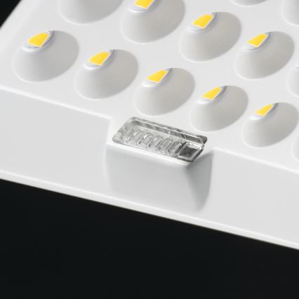 LED ρυθμιζόμενος προβολέας με ηλιακό πάνελ και αισθητήρα λυκόφωτος LED/15W/15000 mAh 3,2V IP65 + τηλεχειριστήριο