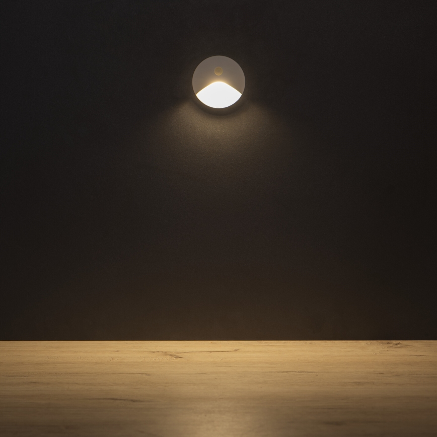 LED φωτιστικό σκάλας με αισθητήρα κίνησης και λυκόφωτος EXIN LED/2,5W/230V 3000K IP65 λευκό στρογγυλό