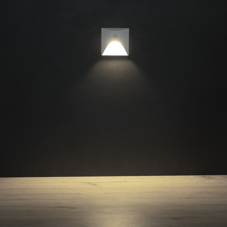 LED φωτιστικό σκάλας με αισθητήρα κίνησης και σούρουπου EXIN LED/2,5W/230V 4000K IP65 λευκό τετράγωνο