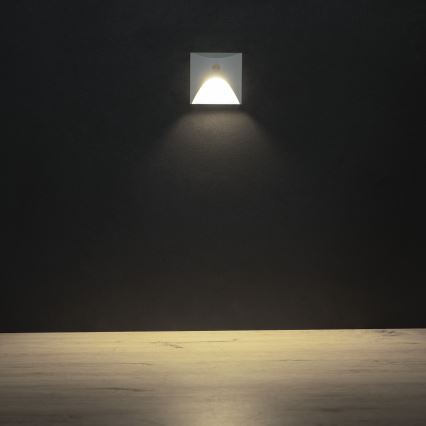 LED φωτιστικό σκάλας με αισθητήρα κίνησης και λυκόφωτος EXIN LED/2,5W/230V 4000K IP65 λευκό τετράγωνο