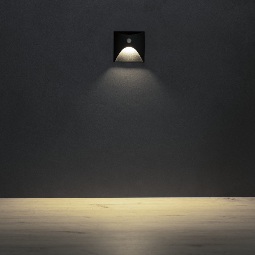 LED φωτιστικό σκάλας με αισθητήρα κίνησης και λυκόφωτος EXIN LED/2,5W/230V 4000K IP65 μαύρο τετράγωνο