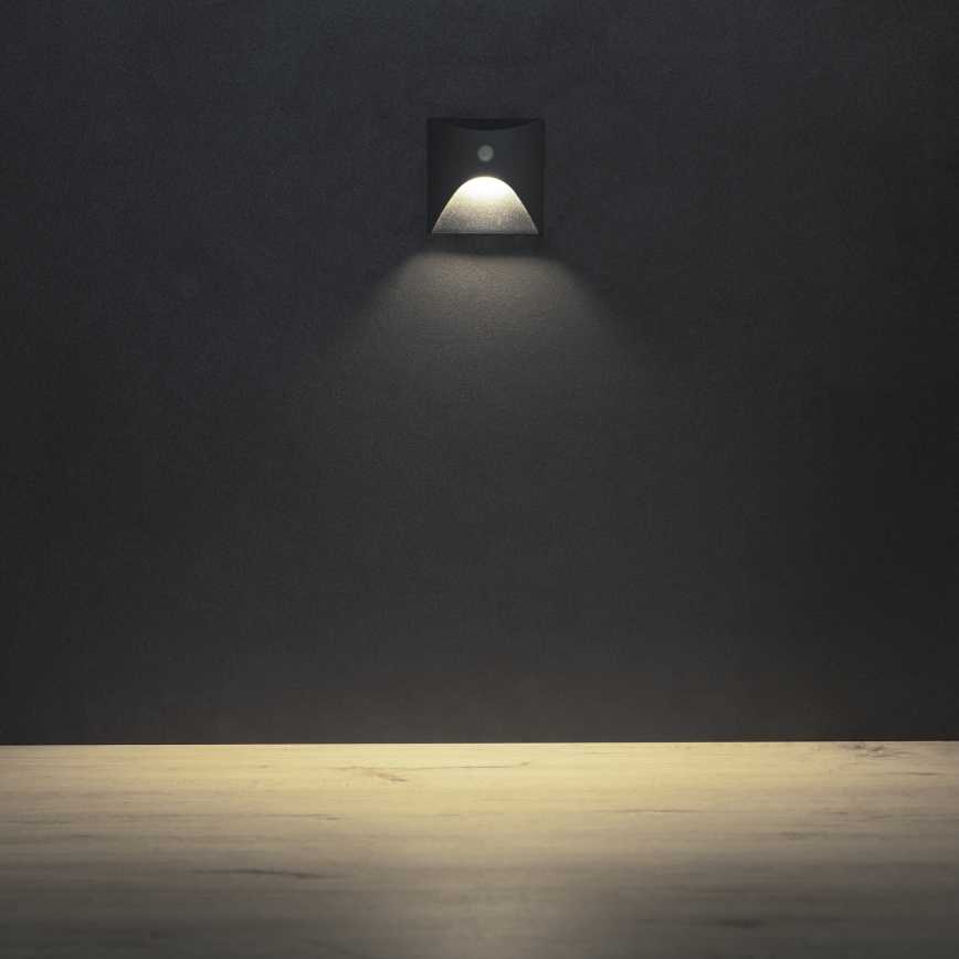 LED φωτιστικό σκάλας EXIN με αισθητήρα κίνησης και λυκόφωτος LED/2,5W/230V 4000K IP65 ανθρακί, τετράγωνο