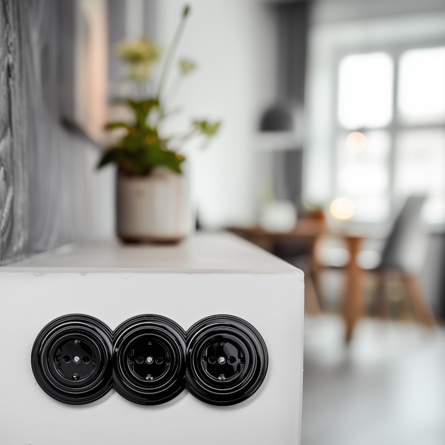 Kliklap - Τριπλή ρετρό επιτοίχια πρίζα SCHUKO 230V με πλαίσιο, μαύρη