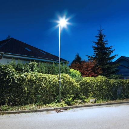 LED Ηλιακό φωτιστικό δρόμου με ρυθμιζόμενη ένταση φωτισμού και αισθητήρα κίνησης και λυκόφωτος KERS LED/300W/3,2V 6500K 8000 mAh IP65 γκρι + τηλεχειριστήριο