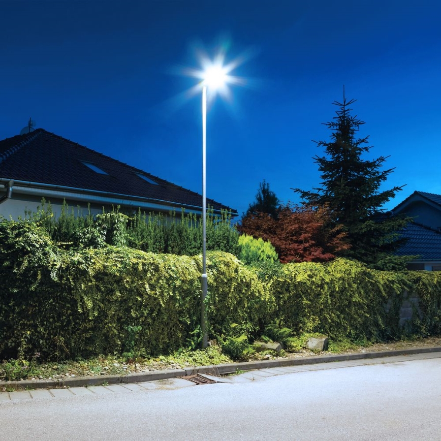 LED Ηλιακό φωτιστικό δρόμου με ρυθμιζόμενη ένταση φωτισμού και αισθητήρα κίνησης και λυκόφωτος KERS LED/300W/3,2V 6500K 8000 mAh IP65 γκρι + τηλεχειριστήριο