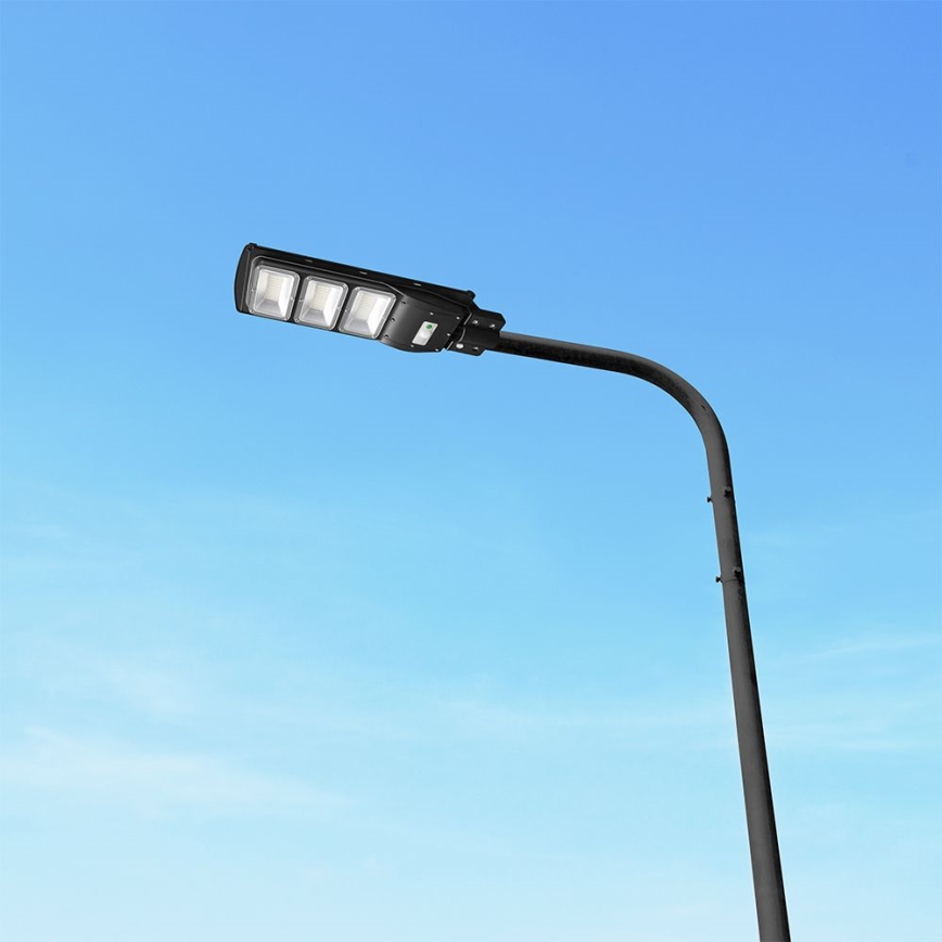 LED Ηλιακό φωτιστικό δρόμου με ρυθμιζόμενη ένταση φωτισμού και αισθητήρα κίνησης και λυκόφωτος LED/12W/3,2V 6000K IP65 10000 mAh μαύρο + τηλεχειριστήριο