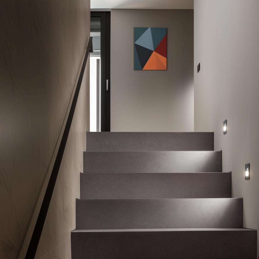 LED φωτιστικό σκάλας με αισθητήρα κίνησης και λυκόφωτος LED/1,5W/230V 3000/4000/6500K ανθρακί