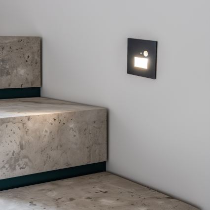 LED φωτιστικό σκάλας με αισθητήρα κίνησης και λυκόφωτος LED/1,5W/230V 3000/4000/6500K ανθρακί