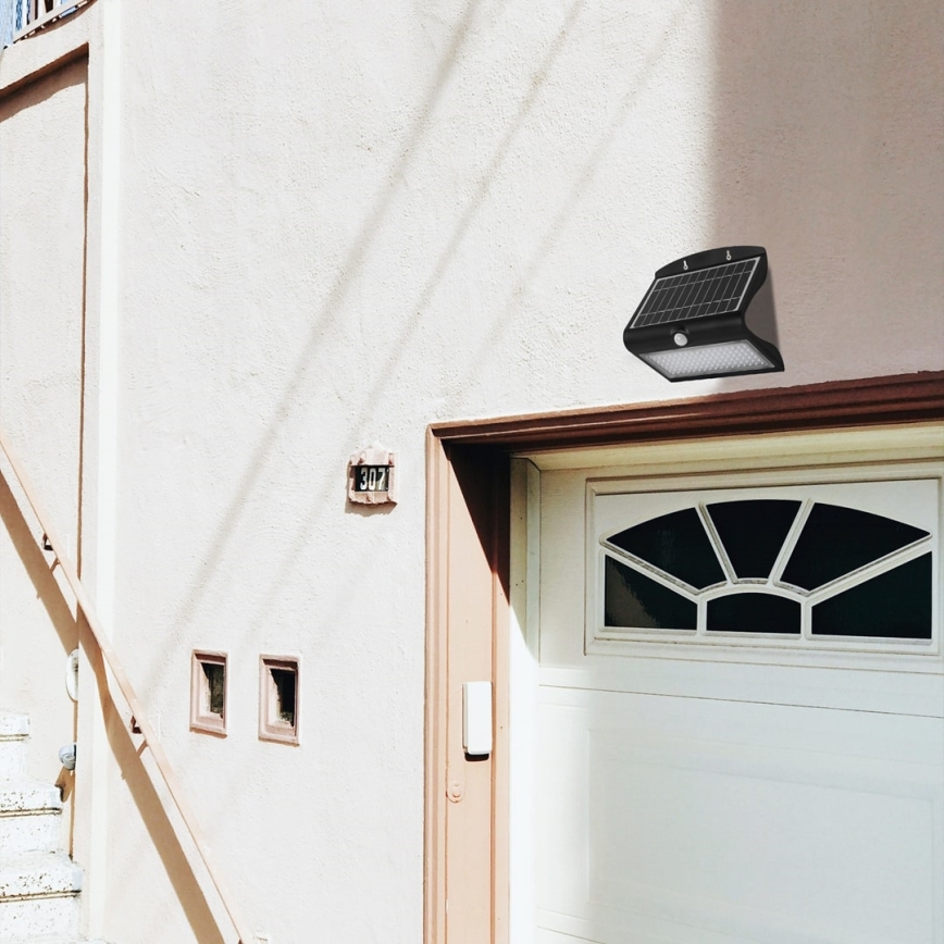 Ηλιακό φωτιστικό LED με αισθητήρα κίνησης και λυκόφωτος LED/6,8W/4000 mAh 3,7V IP65