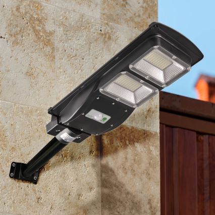 Ηλιακός LED φωτισμός δρόμου με αισθητήρα STREET 2xLED/6W/3,2V 12000 mAh IP65 + τηλεχειριστήριο