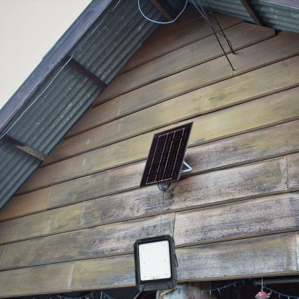 LED Ηλιακός προβολέας LED/15W/3,7V IP65 4000K 12000 mAh μαύρο + τηλεχειριστήριο