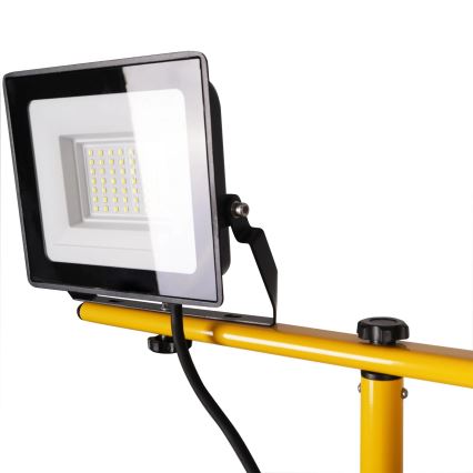 LED προβολέας με τρίποδο 2xLED/30W/230V 6500K IP65 κίτρινος