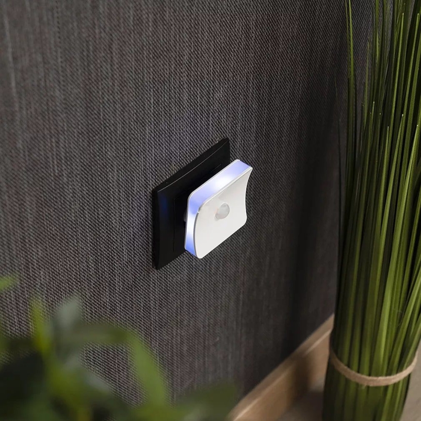 Ledvance - LED RGB Φωτιστικό προσανατολισμού με αισθητήρα για πρίζα LUNETTA LED/0,3W/230V