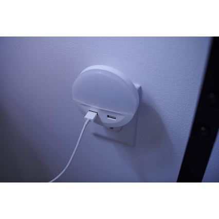 Ledvance - LED φως νυκτός σε πρίζα με αισθητήρα LUNETTA 2xUSB LED/13W/230V