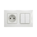 Legrand - Διπλός σειριακός διακόπτης αρ. 5 και οικιακή πρίζα με πλαίσιο NILOE 250V σε λευκό