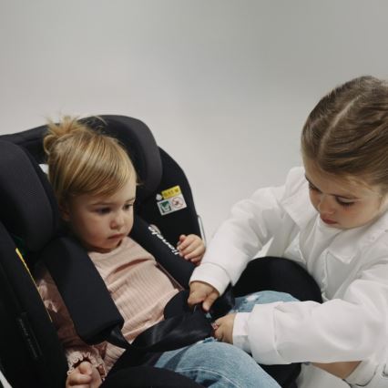 Lionelo - Περιστρεφόμενο παιδικό κάθισμα αυτοκινήτου με βάση ANTOON PLUS i-Size 40-105 cm Μαύρο όνυξ