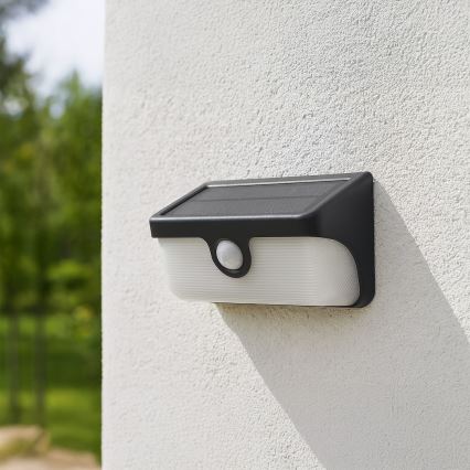 Ηλιακό επιτοίχιο φωτιστικό με αισθητήρα LINK LED/5W/3,7V 2000 mAh IP65 μαύρο