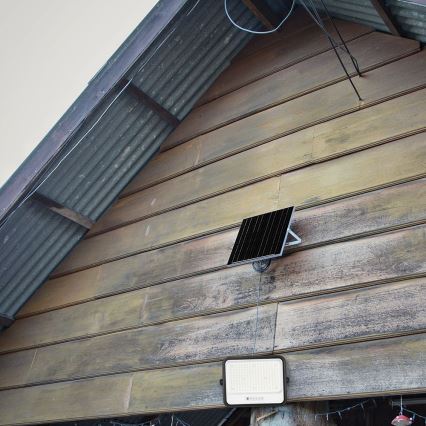 Ρυθμιζόμενος ηλιακός προβολέας LED/400W/3,2V 2000-8000K IP65 20000 mAh μαύρος + τηλεχειριστήριο