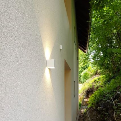 Επιτοίχιο φωτιστικό εξωτερικού χώρου LED CUBE 2xLED/3W/230V IP54 λευκό