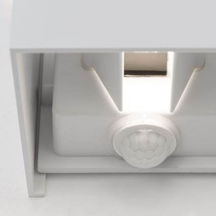 Εξωτερικό επιτοίχιο φωτιστικό LED με αισθητήρα κίνησης και λυκόφωτος CUBE-S LED/13W/230V IP54 λευκό