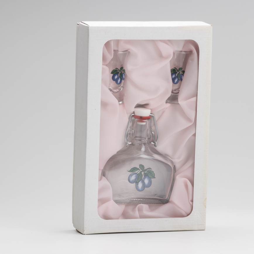 Σετ 1x γυάλινο μπουκάλι και 2x σφηνοπότηρα διάφανα με μοτίβο δαμάσκηνου