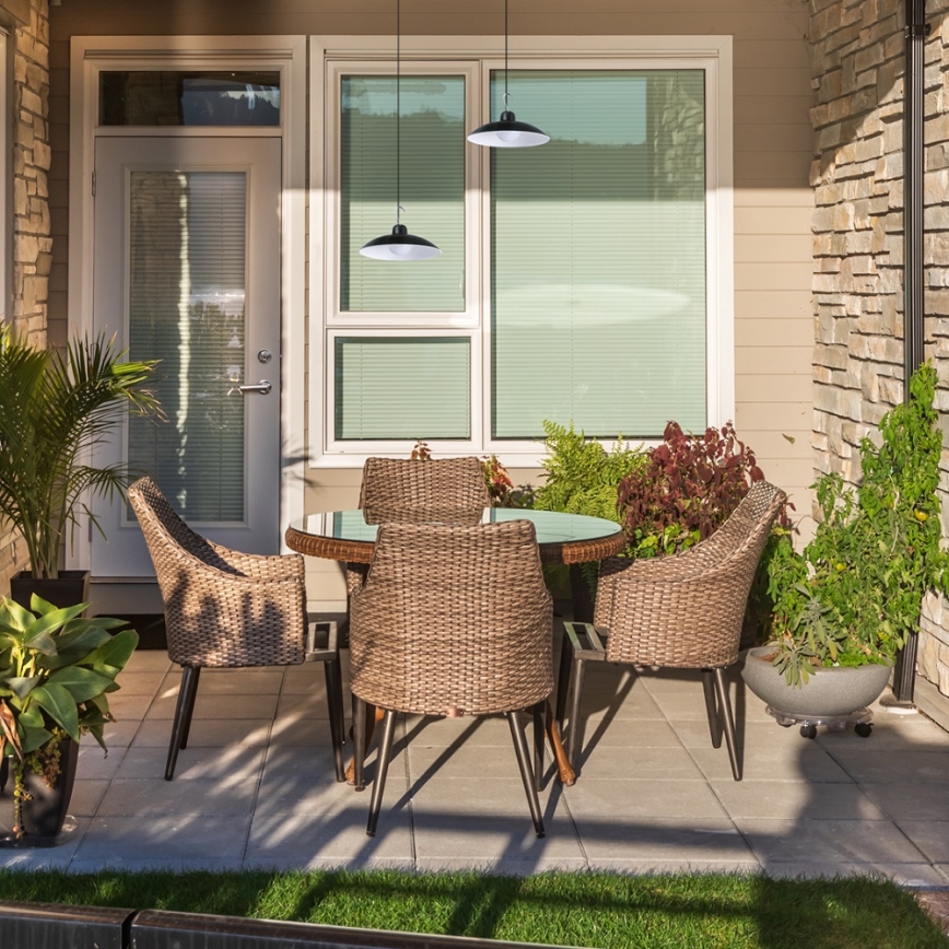 ΣΕΤ 2x LED Ηλιακό Κρεμαστό Φωτιστικό με Αισθητήρα Ληθαργίας LED/6W/3,7V 2000 mAh IP44 + τηλεχειριστήριο