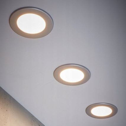 Σετ 3 εντοιχισμένα φωτιστικά LED για μπάνιο, 6W, 230V, IP44, ασημί