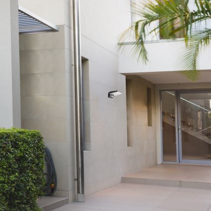 Rabalux - LED ρυθμιζόμενο ηλιακό φωτιστικό τοίχου με αισθητήρα LED/4,4W/3,7V IP54 μαύρο 2200 mAh