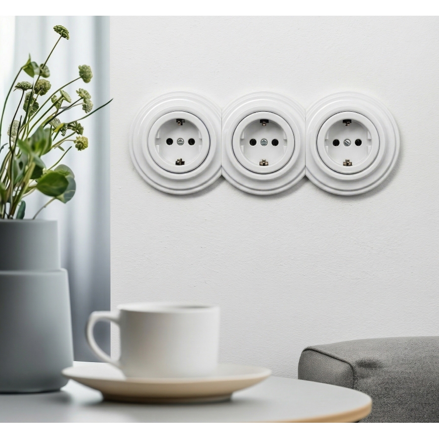 Reblig - Τριπλή ρετρό οικιακή πρίζα SCHUKO 230V με πλαίσιο, λευκό σαν χιόνι