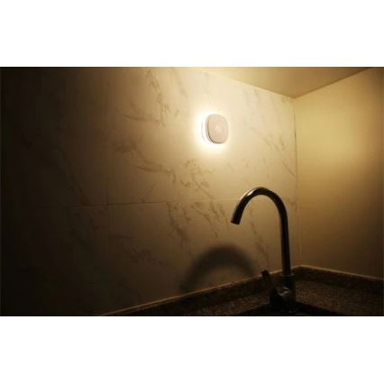 Φωτάκι νυκτός LED με αισθητήρα LED/0,45W/3xAAA 3000K λευκό