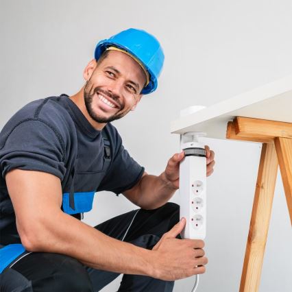 Καλώδιο επέκτασης με σφιγκτήρα για γραφείο, 3 υποδοχές (τύπου E) + 2x USB-A + 1x USB-C, 1,5 m, λευκό