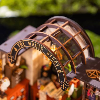 RoboTime - Μινιατούρα σπιτιού Γραφείο μάγου 2xAAA