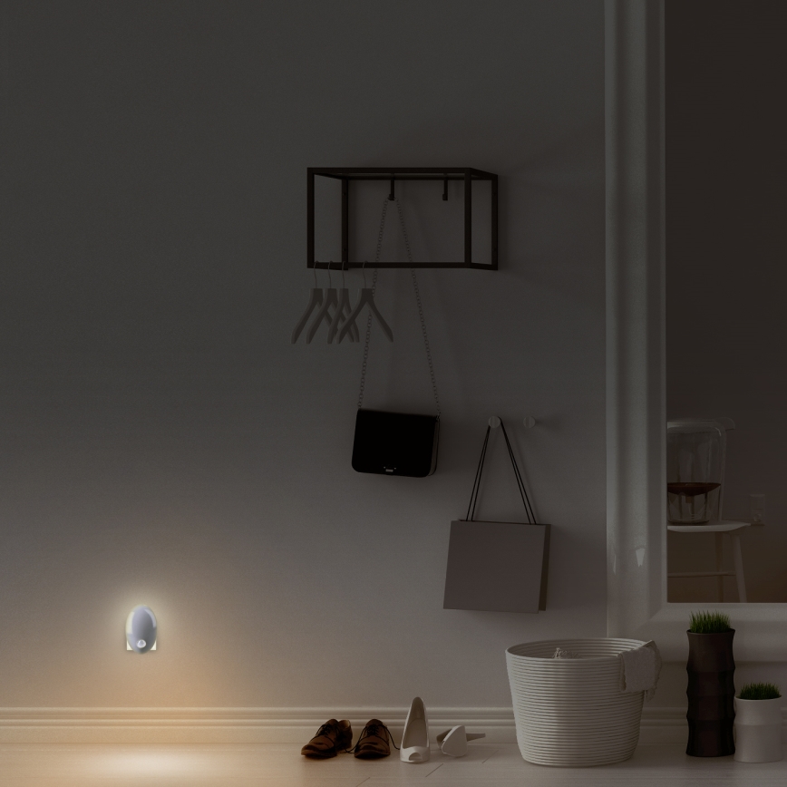 LED Φωτιστικό προσανατολισμού με αισθητήρα για πρίζα LED/0,7W/230V 3000K