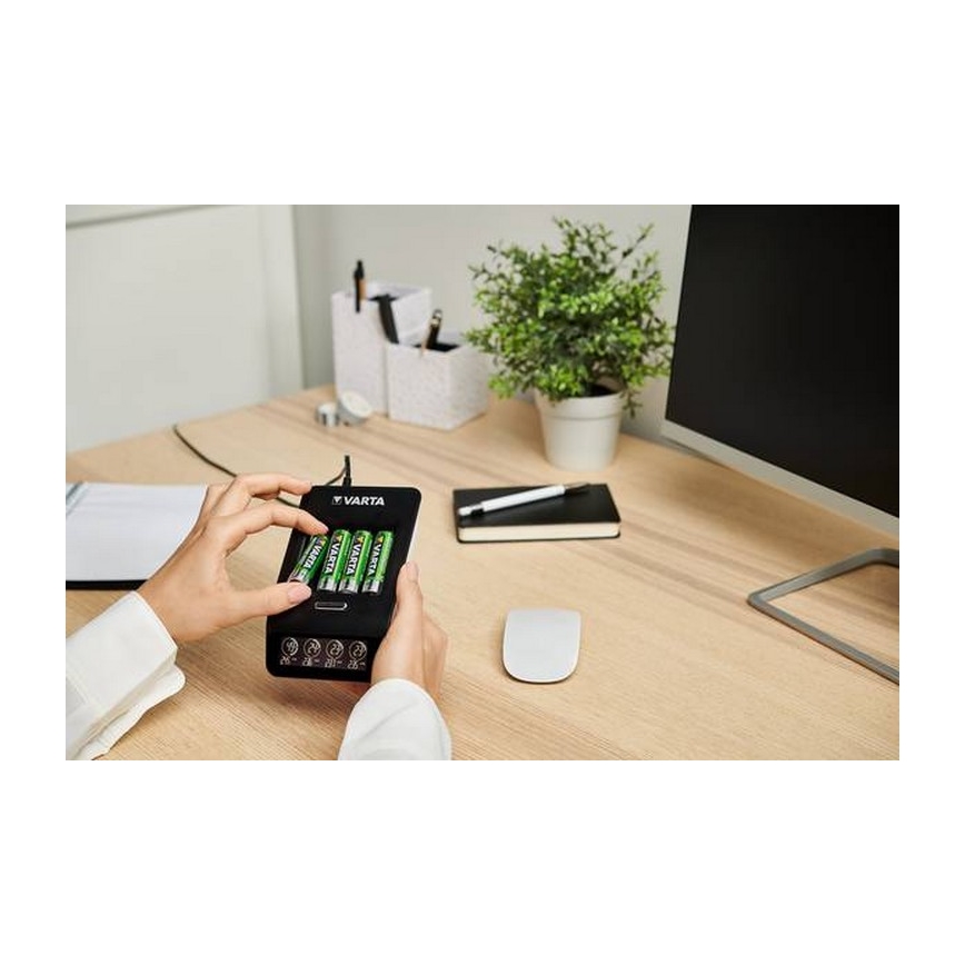Varta 40084 - Έξυπνος φορτιστής LCD ULTRA FAST+ 4xNiMH AA 2100 mAh 230V