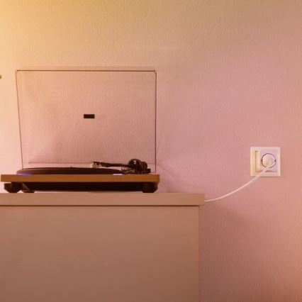 WiZ - Έξυπνη πρίζα E 2300W + μετρητής κατανάλωσης ενέργειας Wi-Fi