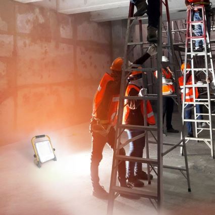 Επαναφορτιζόμενος προβολέας LED με βάση LED/50W/3,2V 4500K 5000 mAh IP65 πορτοκαλί